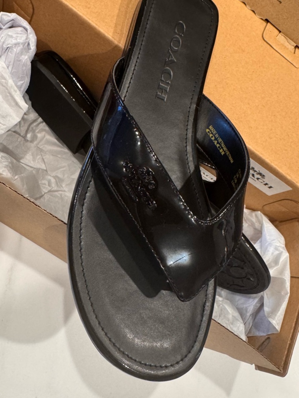 Coach Black Patent Leather Thong Sandals with Embossed Logo - Picture 2 of 8